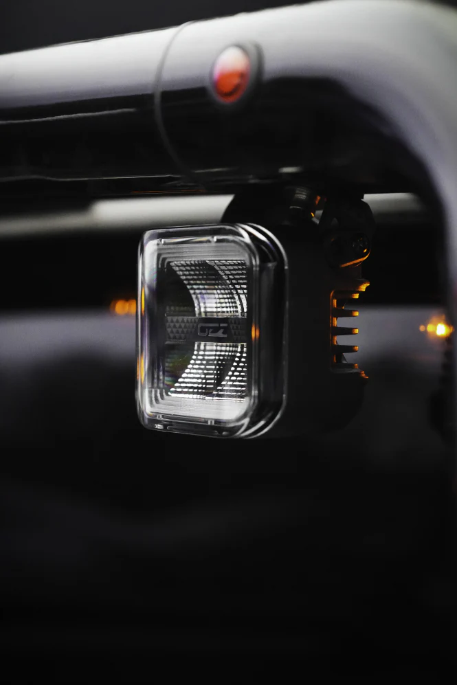OZZ SQR 3" LED Work Light – Flood Beam with R65 Class 2 Warning Light, 12–24V - Image 4